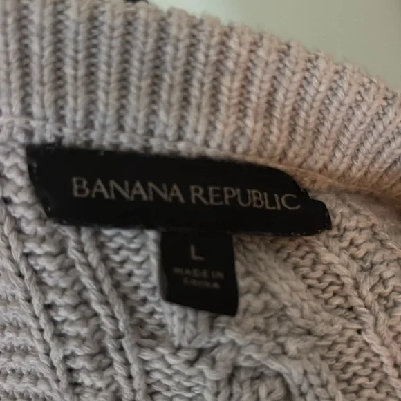 Banana Republic light gray cable knit crewneck sweater with button detail size L - Picture 5 of 6